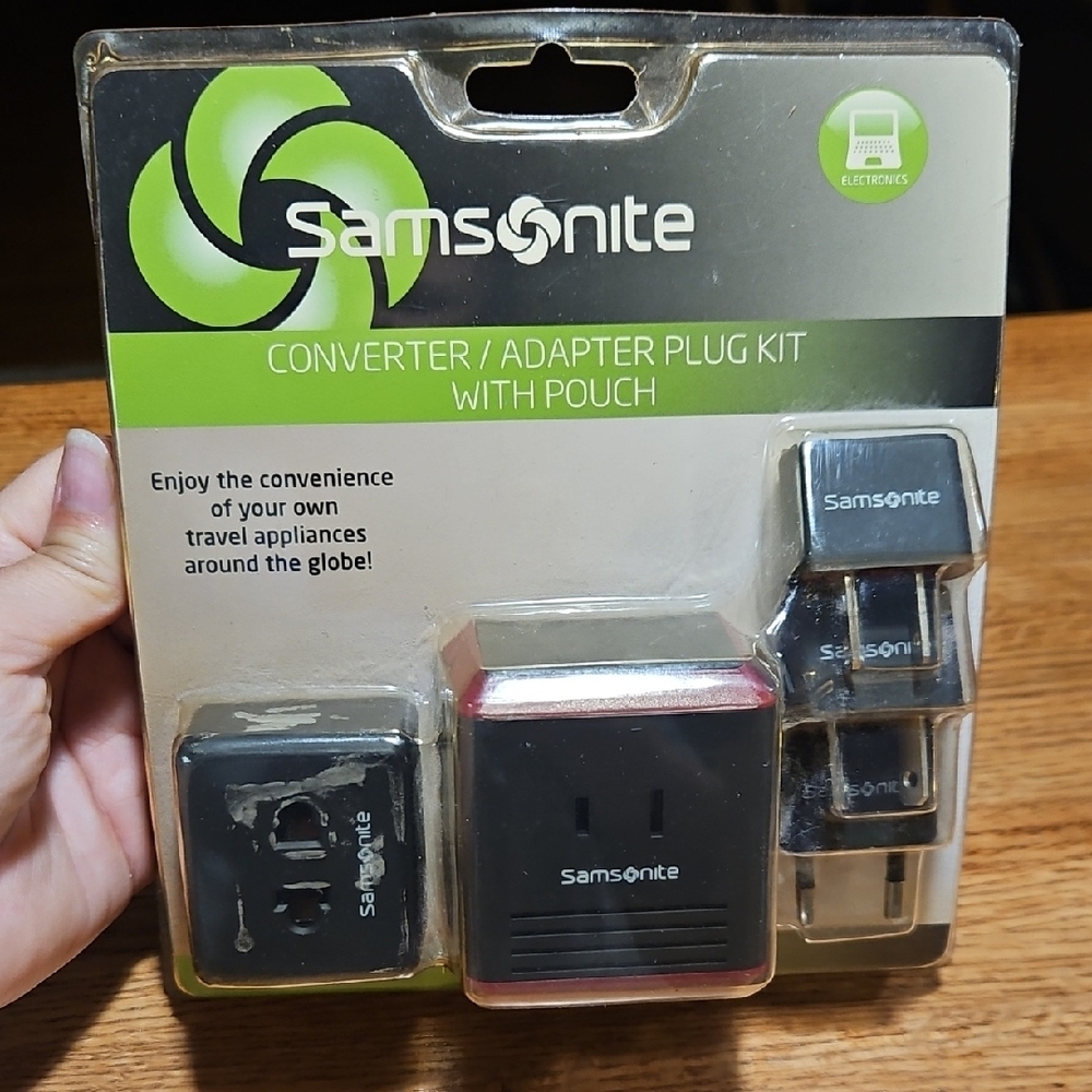 Samsonite Travel Converter/Adapter Plug Kit
